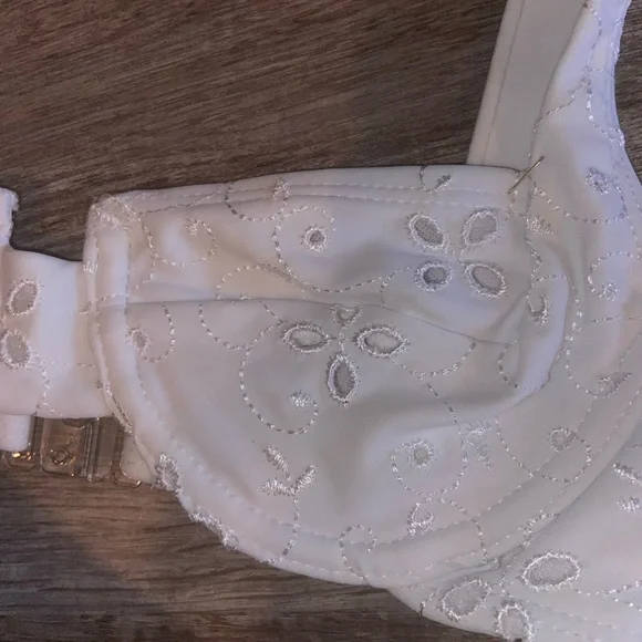 Nasty Gal White Broderie Lace Underwire Bikini Top Size 0 | Swim Top Only NWT - Picture 2 of 8